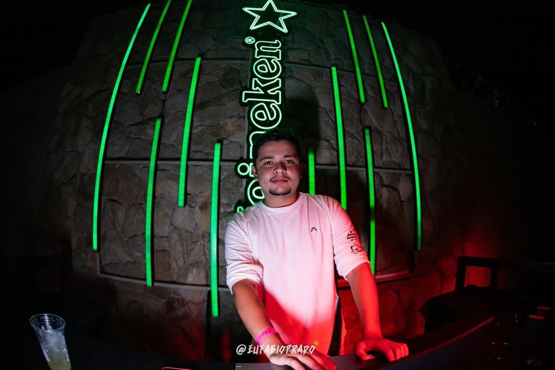 Show do DJ Tomilhero no pakoa